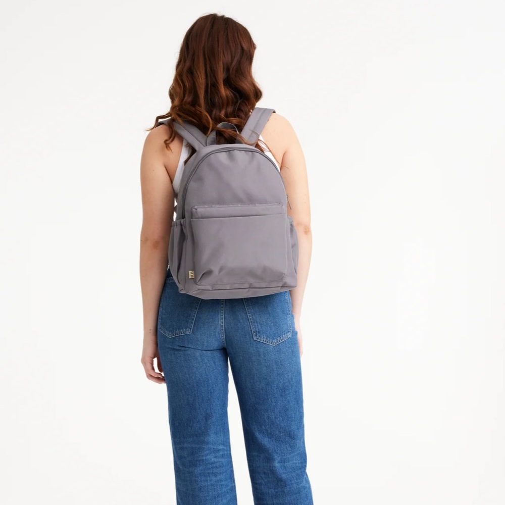 The BÉISics Backpack 
in Grey - Picture 5 of 7